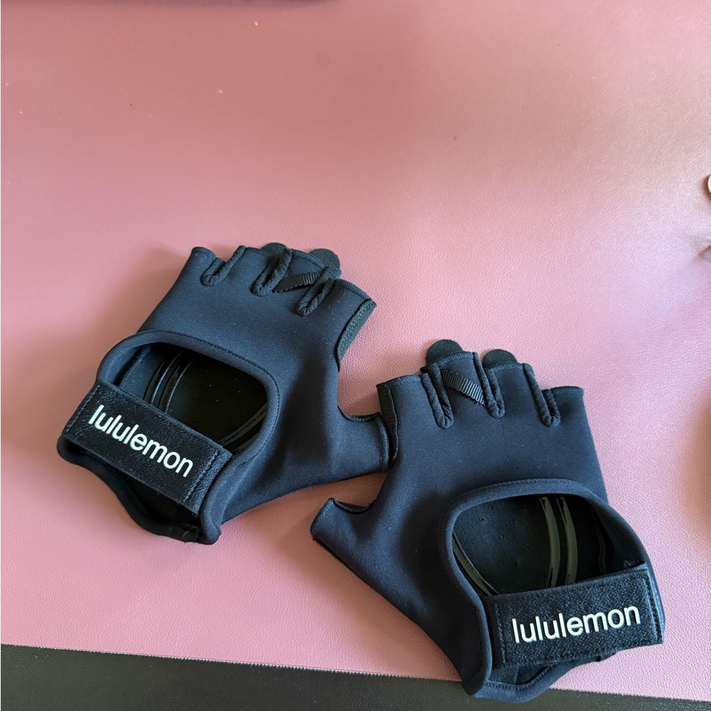 Lululemon Black Workout Gloves